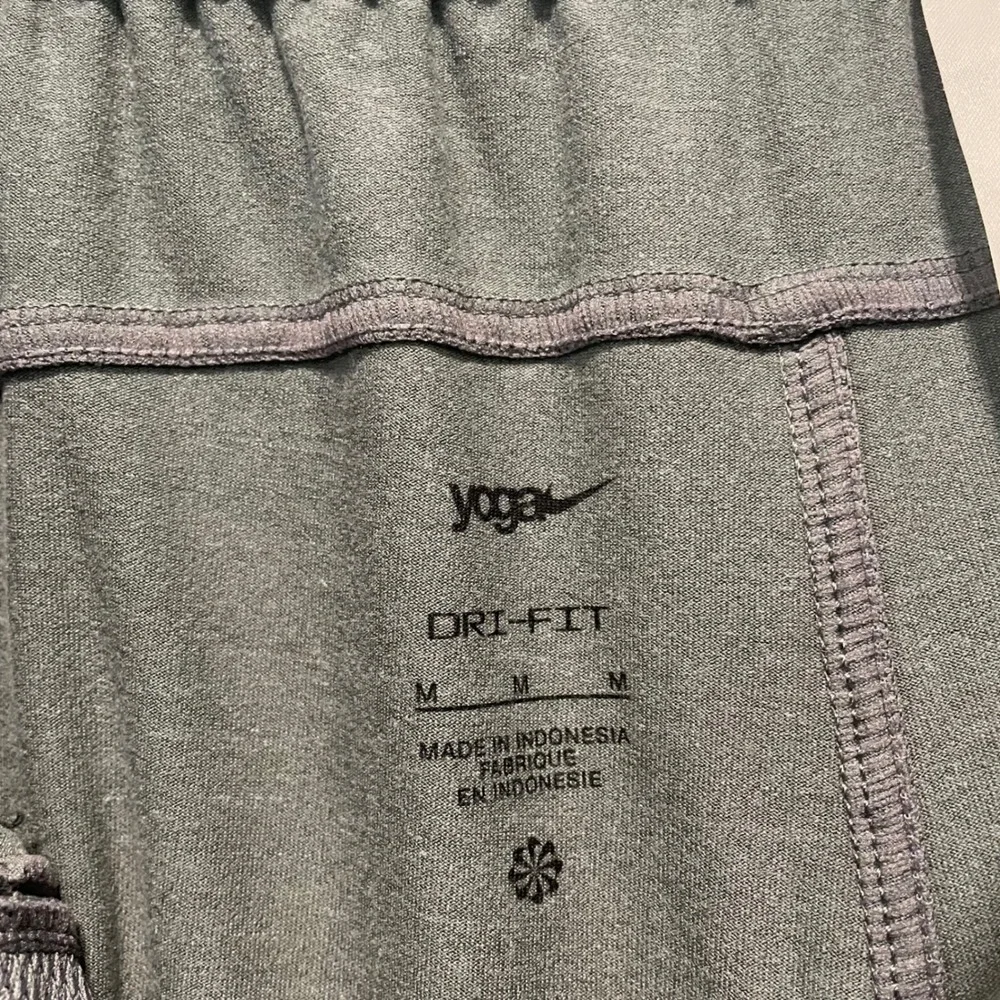 Nike Yoga Dri-FIT Mens Gray Heathered Tapered Jogger Pants CZ2210-068 Size M